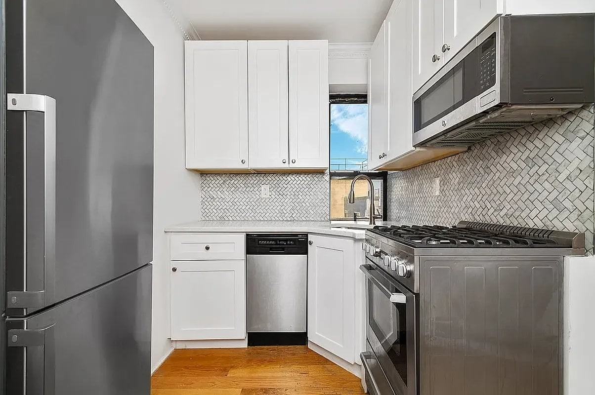 380 S 4th St #27 - Photo 3 of 4