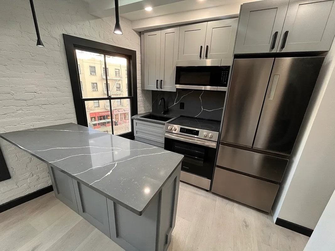 564 Hudson St #PHN - Photo 4 of 8