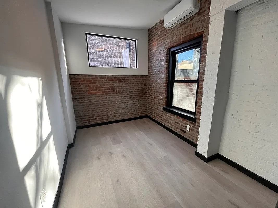 564 Hudson St #PHN - Photo 6 of 8