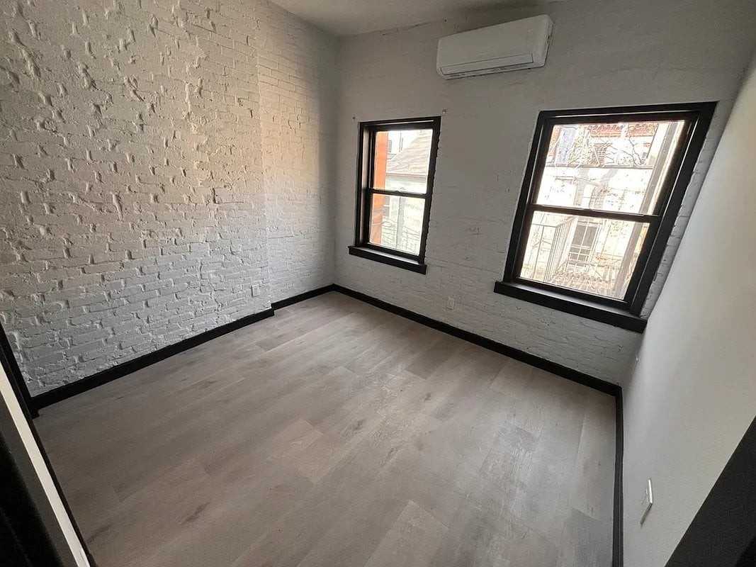 564 Hudson St #PHN - Photo 7 of 8