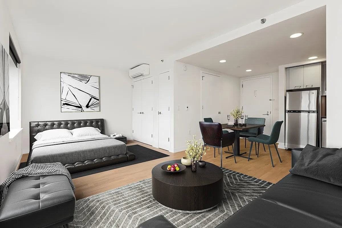 3157 31st St #320 - Photo 2 of 6