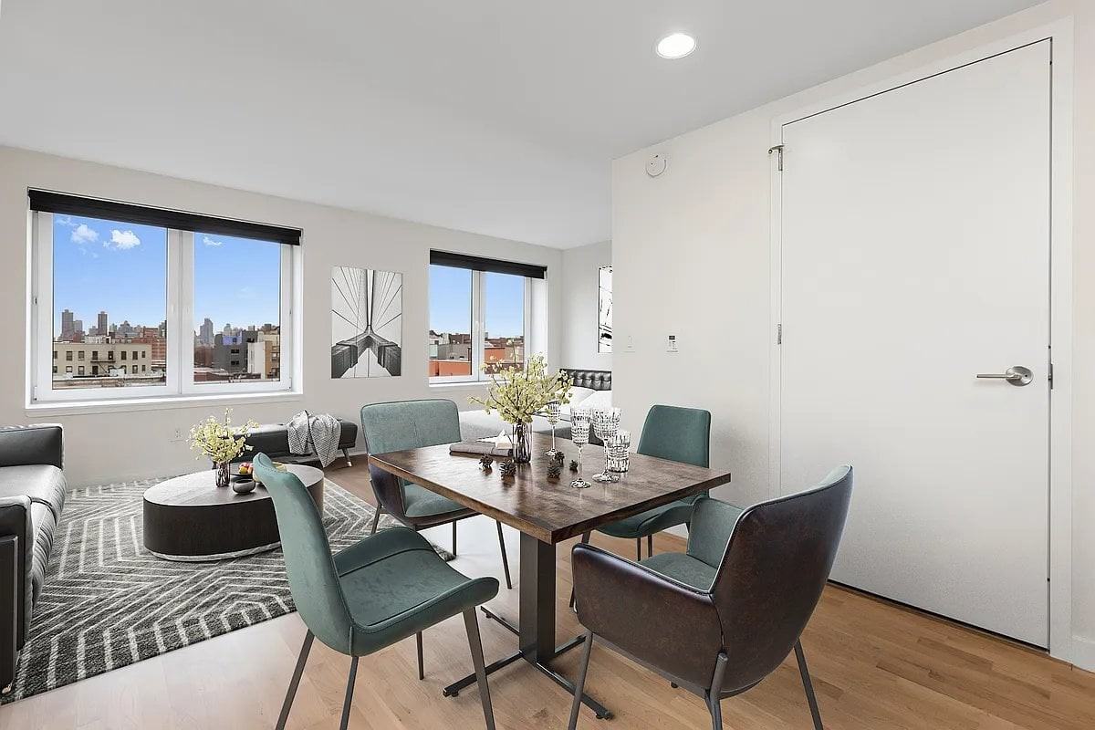 3157 31st St #320 - Photo 3 of 6