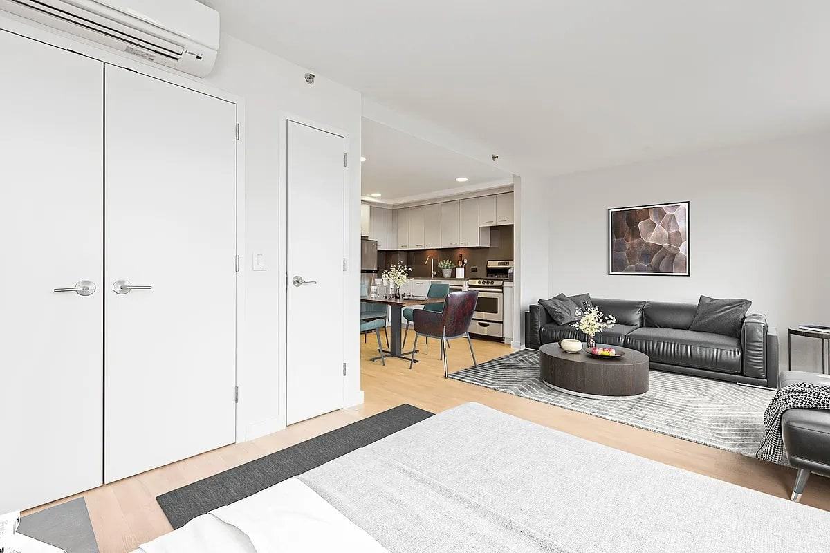 3157 31st St #320 - Photo 4 of 6