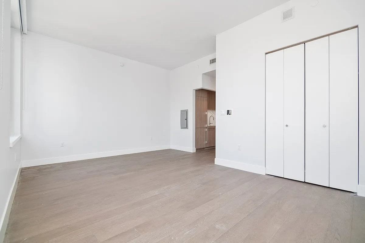 200 E 23rd St #6F - Photo 4 of 6