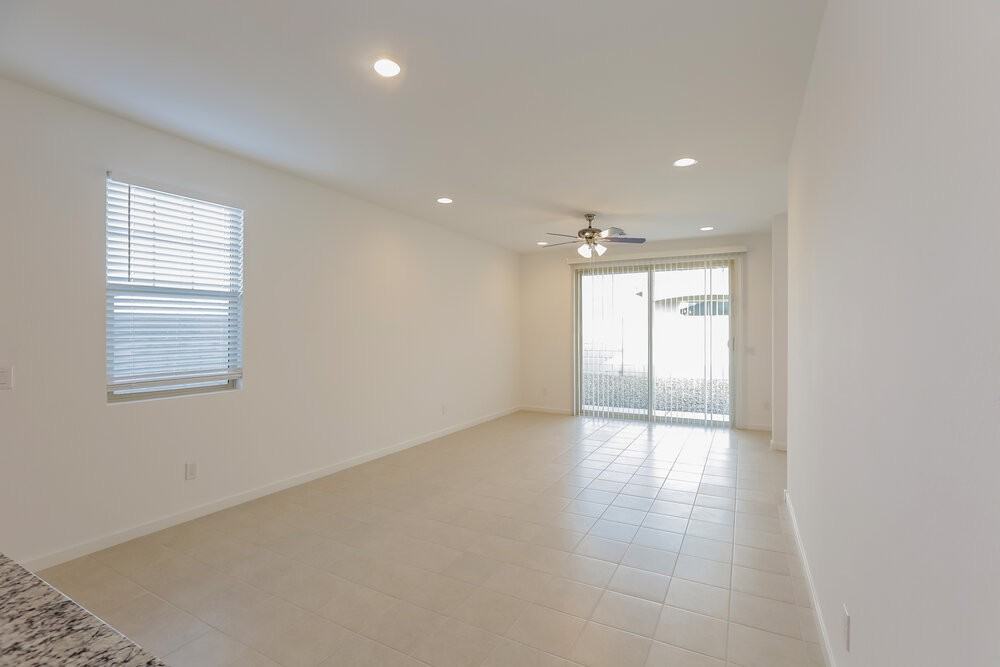 10746 W Bloch Rd - Photo 5 of 16