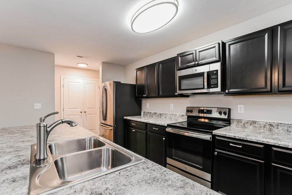 1603 Joseph Hewes Ct - Photo 7 of 17