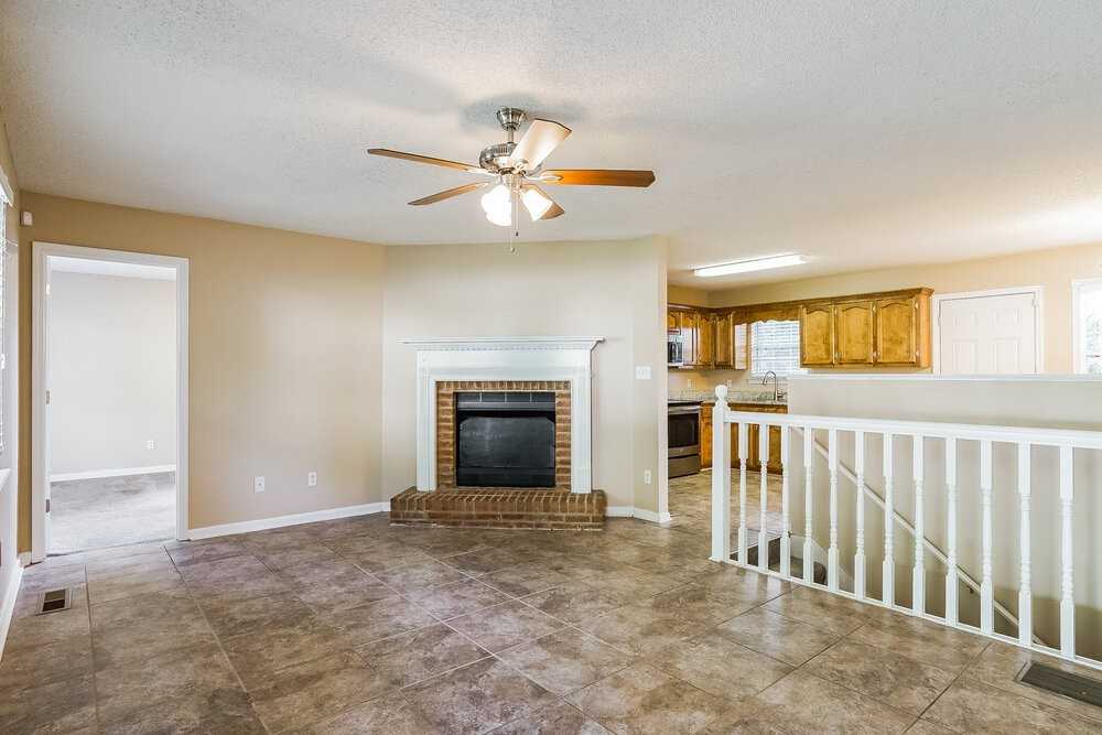 1812 Molly Ln - Photo 4 of 18