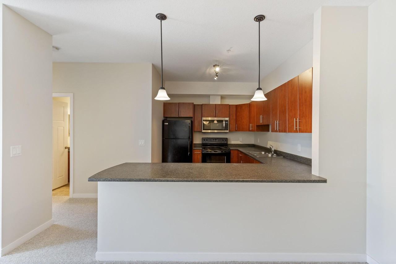 Lake Country Lofts Apartments - Photo 5 of 29