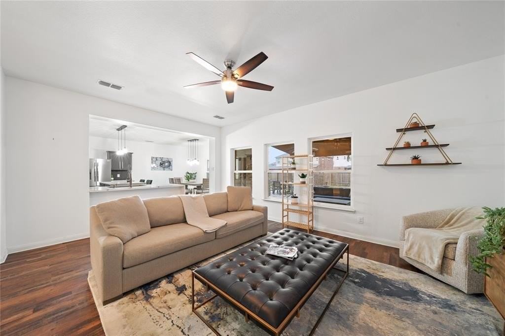 125 Curt St - Photo 7 of 34