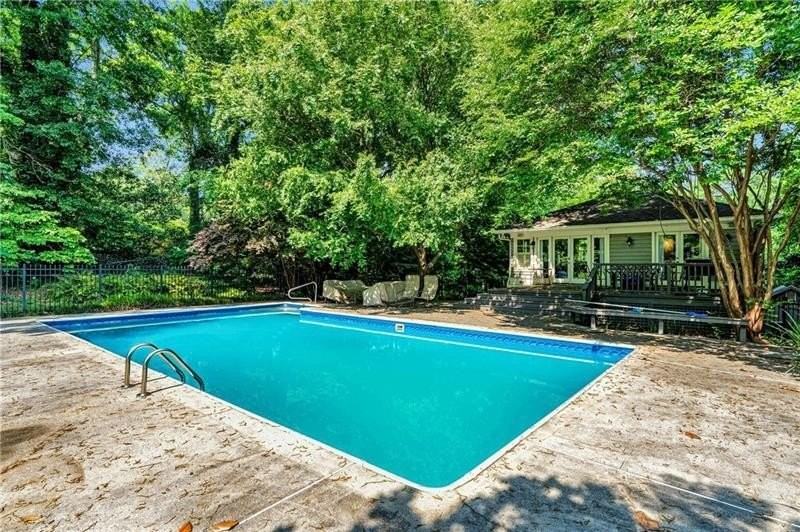 979 Springdale Rd Ne - Photo 3 of 44