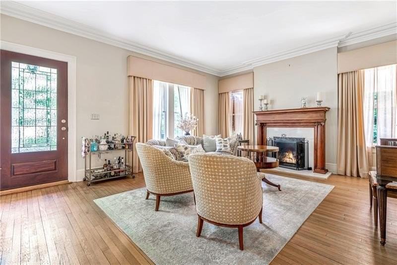 979 Springdale Rd Ne - Photo 5 of 44