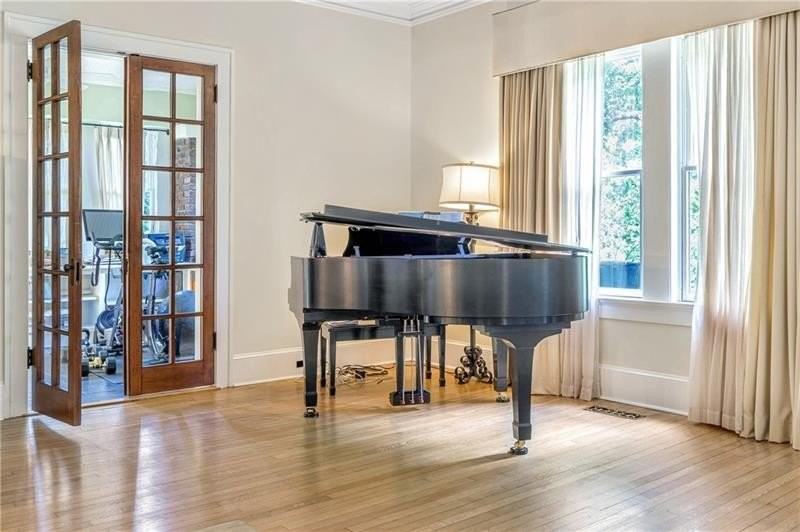 979 Springdale Rd Ne - Photo 6 of 44