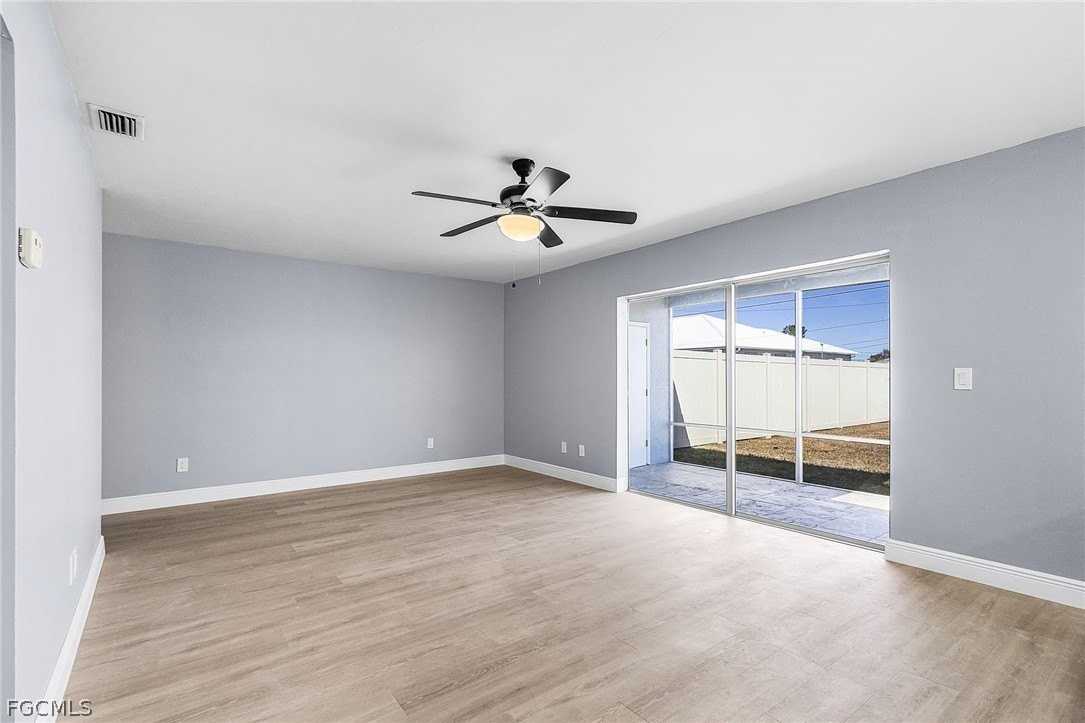 527 Se 6th Ave Apt B - Photo 2 of 25