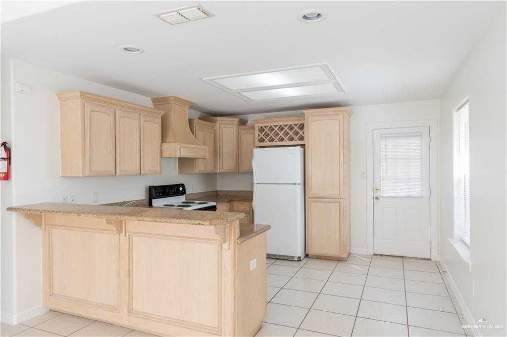 1908 Bahamas Dr Apt 2 - Photo 2 of 8