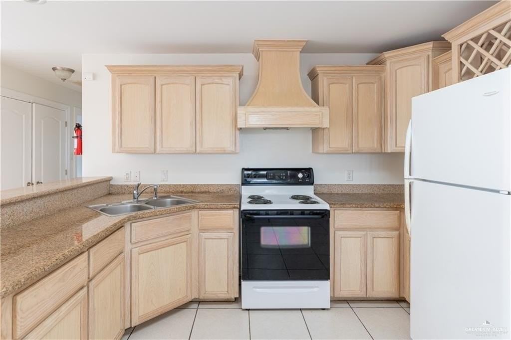 1908 Bahamas Dr Apt 2 - Photo 3 of 8