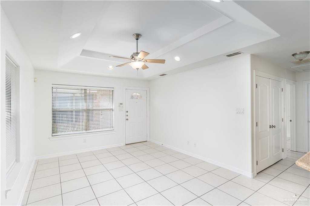 1908 Bahamas Dr Apt 2 - Photo 4 of 8