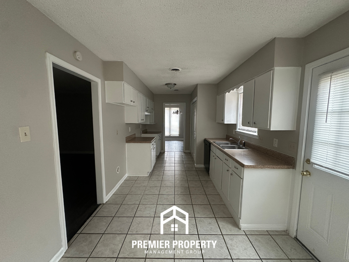 1387 Greenland Rd - Photo 7 of 23