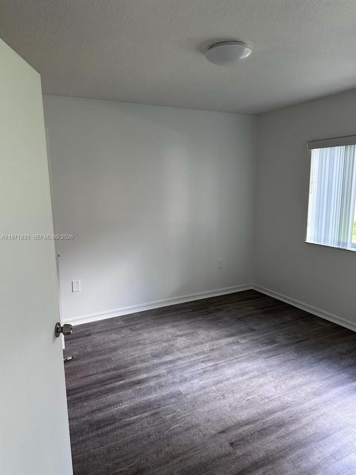 2931 Se 13th Ave #104-47 - Photo 4 of 10