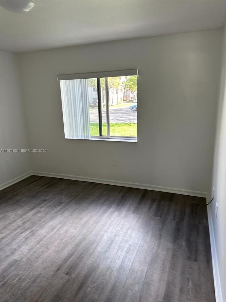 2931 Se 13th Ave #104-47 - Photo 5 of 10