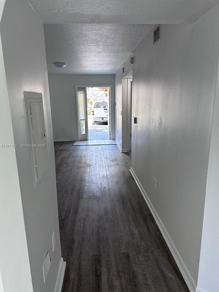 2931 Se 13th Ave #104-47 - Photo 6 of 10