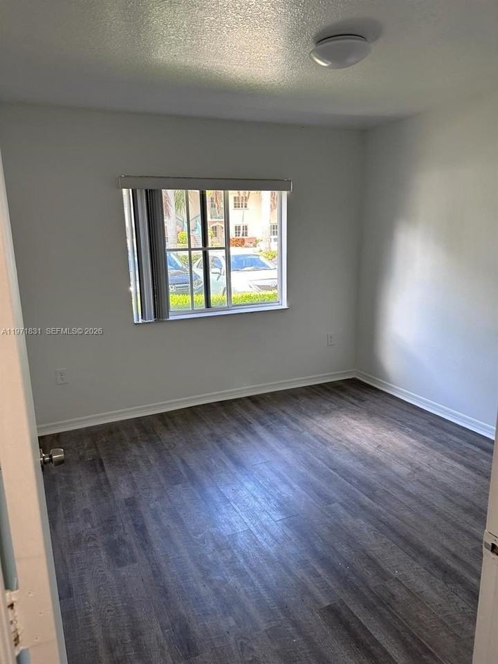 2931 Se 13th Ave #104-47 - Photo 7 of 10