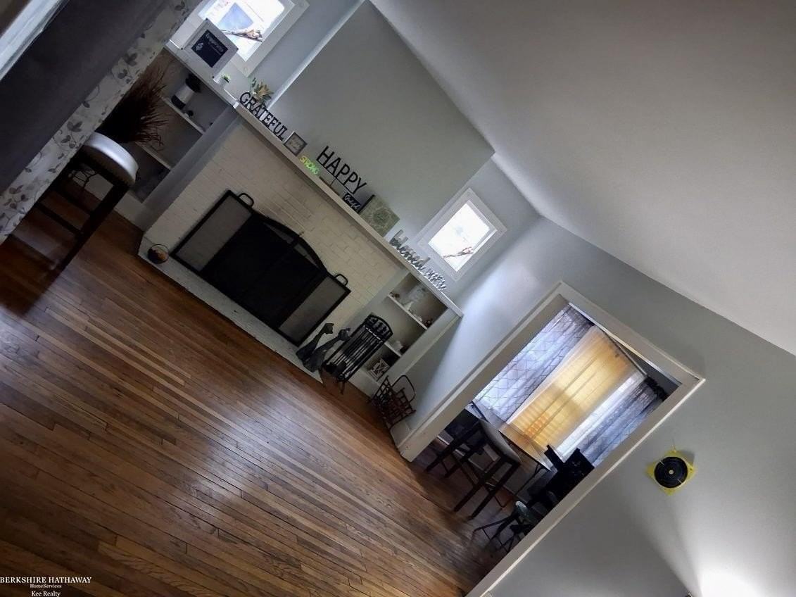 487 Chalmers St - Photo 4 of 22