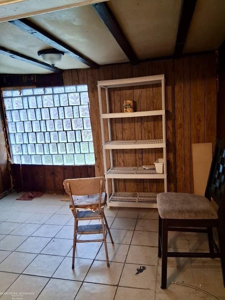 487 Chalmers St - Photo 5 of 22