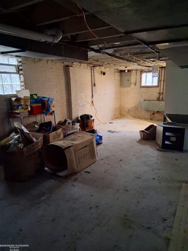 487 Chalmers St - Photo 7 of 22