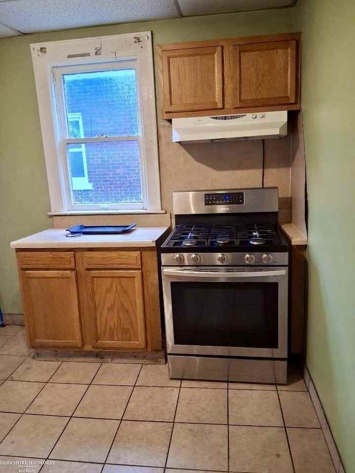 487 Chalmers St - Photo 3 of 23