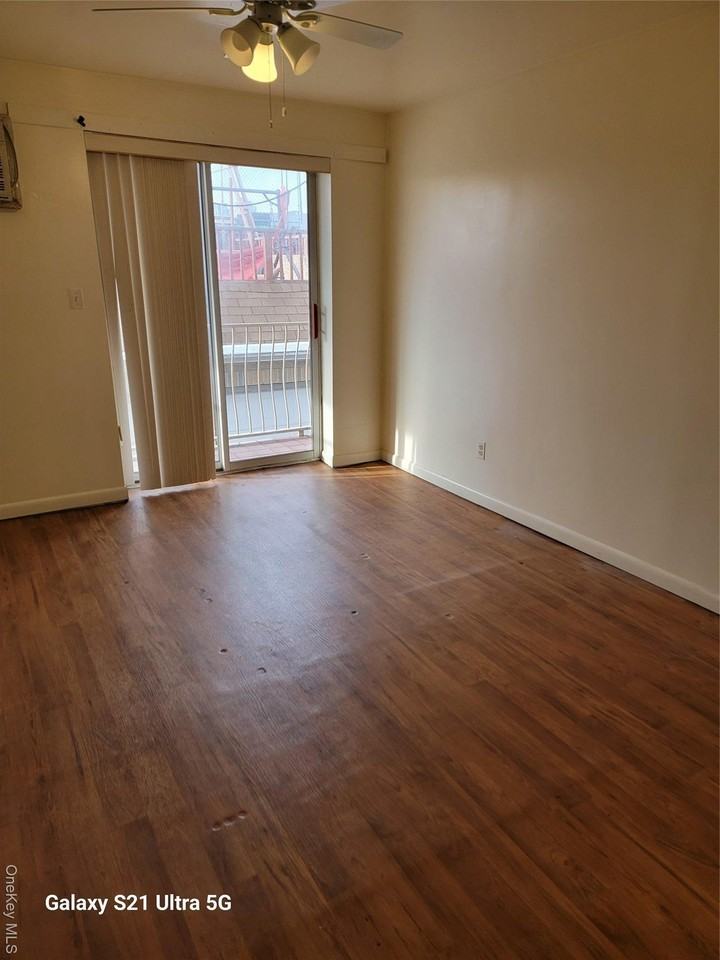 4882 37th St 2nd Fl - Photo 5 of 14