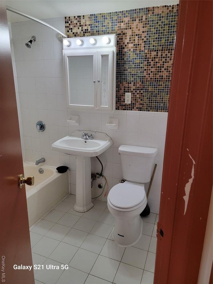 4882 37th St 2nd Fl - Photo 7 of 14