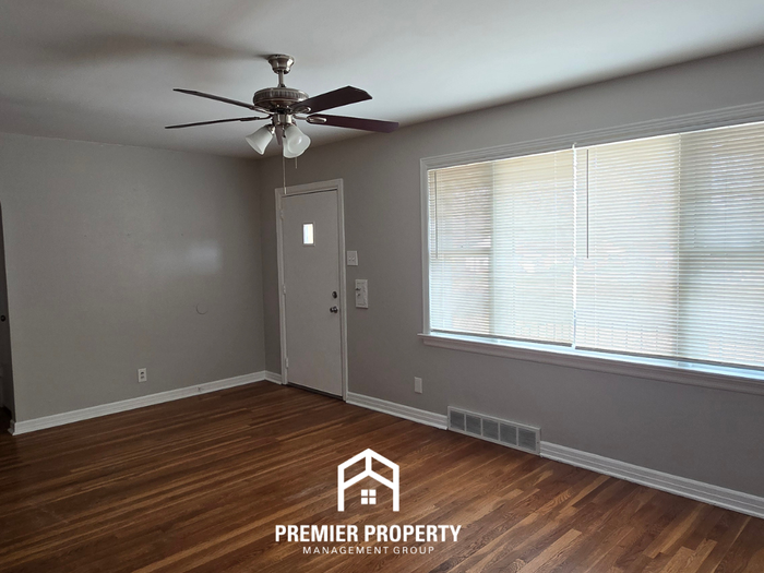 1126 Astoria Dr - Photo 3 of 17