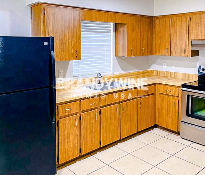 403 Crabtree Ave - Photo 4 of 13