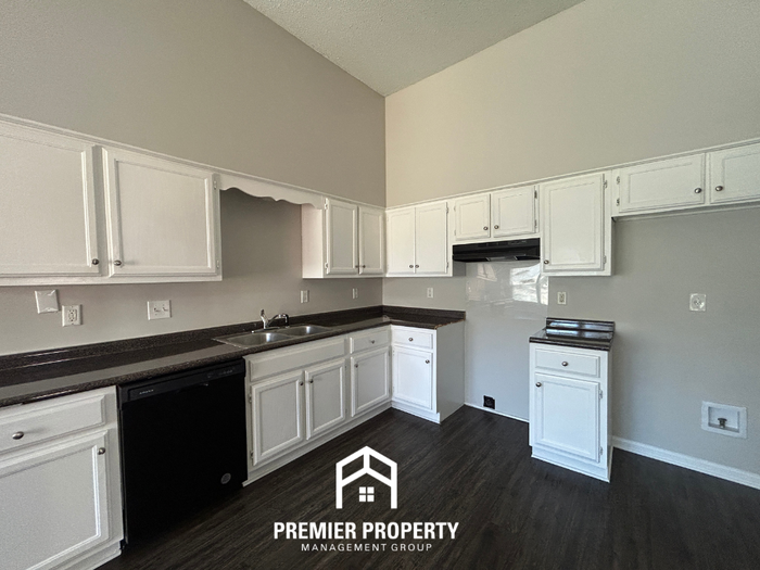 5022 Cottage Ln - Photo 4 of 19