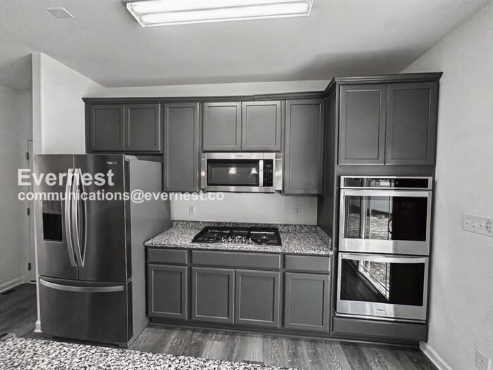 102 Ridgeway St - Photo 2 of 22