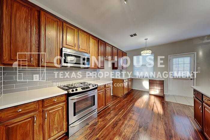 2104 Dalhart Trl - Photo 7 of 31