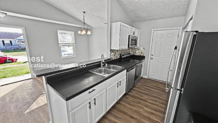 1475 Pineland Ct - Photo 2 of 23