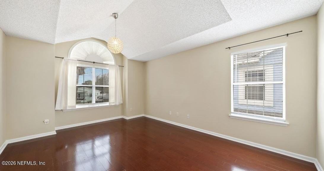 629 10th Ave S - Photo 5 of 33