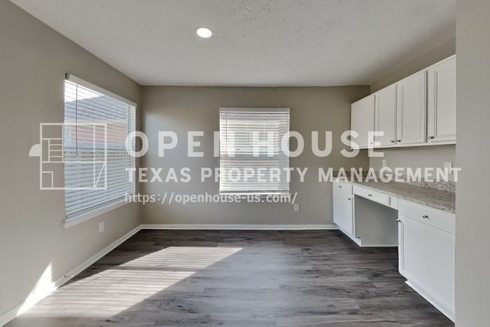 2810 Bristlecone Dr - Photo 6 of 21