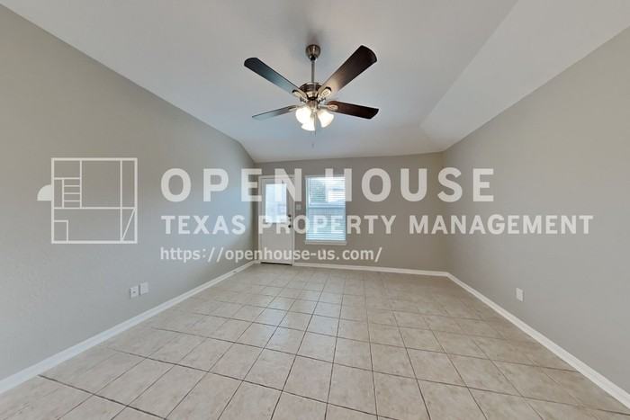 32331 Summer Park Ln - Photo 4 of 23