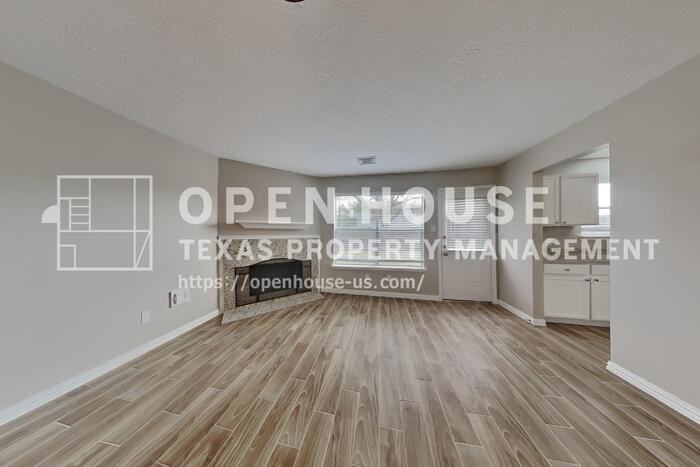 11950 Rolling Stream Dr - Photo 4 of 23