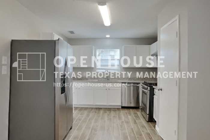 11950 Rolling Stream Dr - Photo 5 of 23