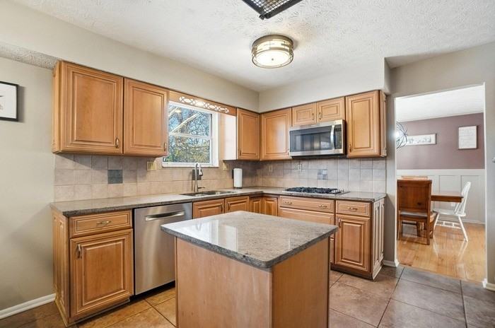 140 Greenglade Ave - Photo 4 of 21