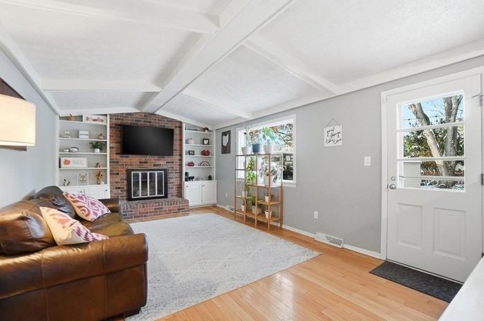 140 Greenglade Ave - Photo 5 of 21