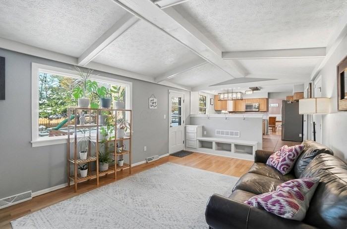 140 Greenglade Ave - Photo 6 of 21