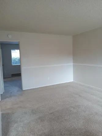 Emerald Gardens Apartments - Photo 4 of 25