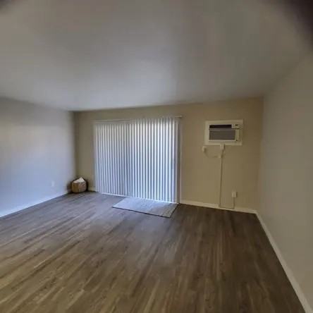 Riverbend - Photo 5 of 8