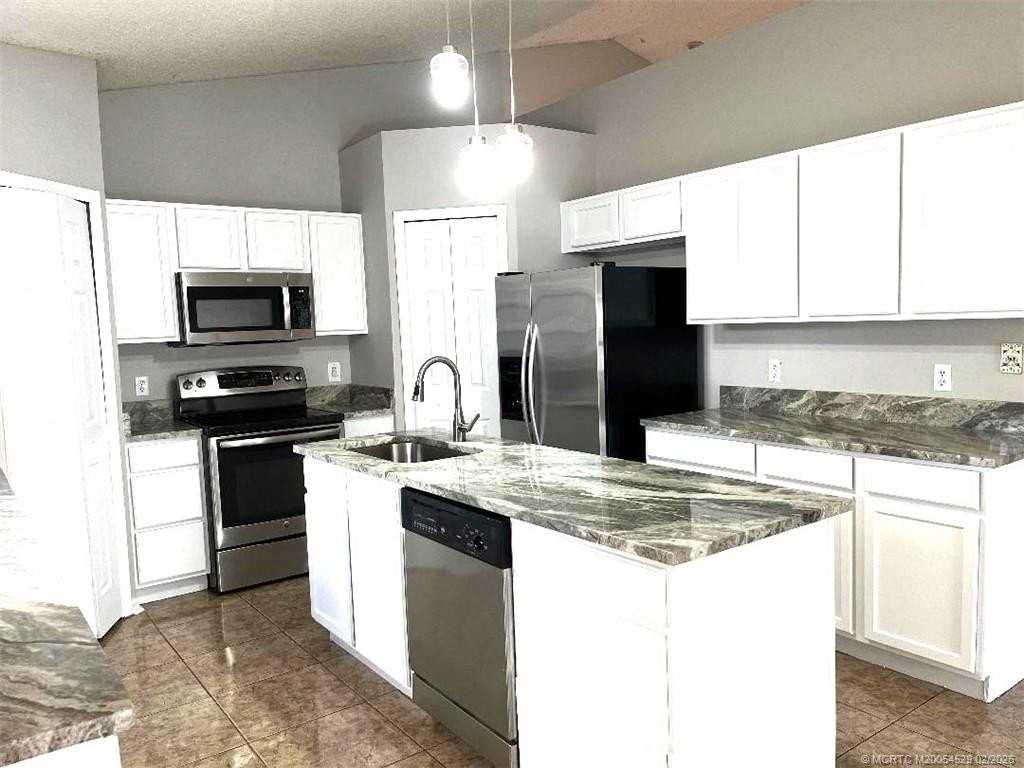 1450 Sw Paar Dr - Photo 5 of 23