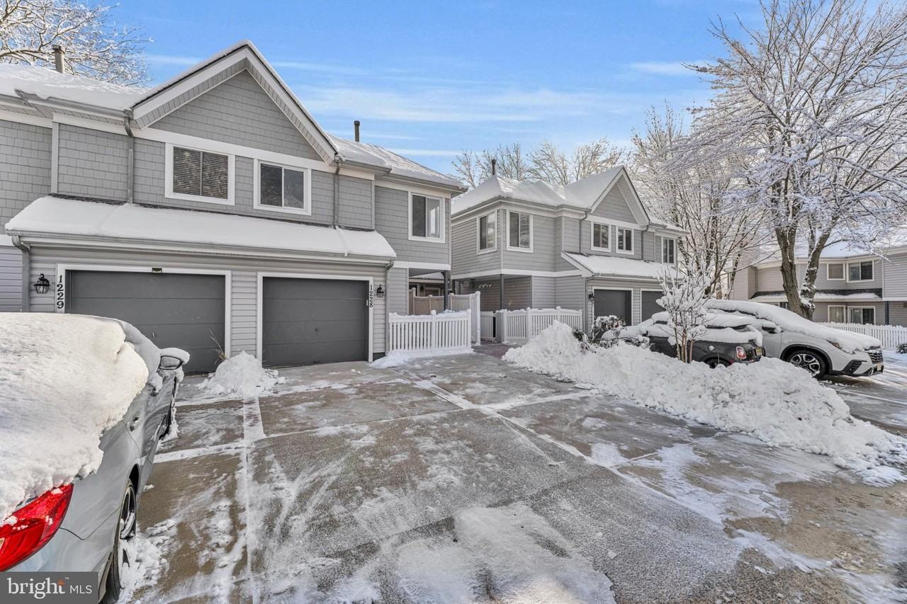 1228 Chanticleer - Photo 2 of 36