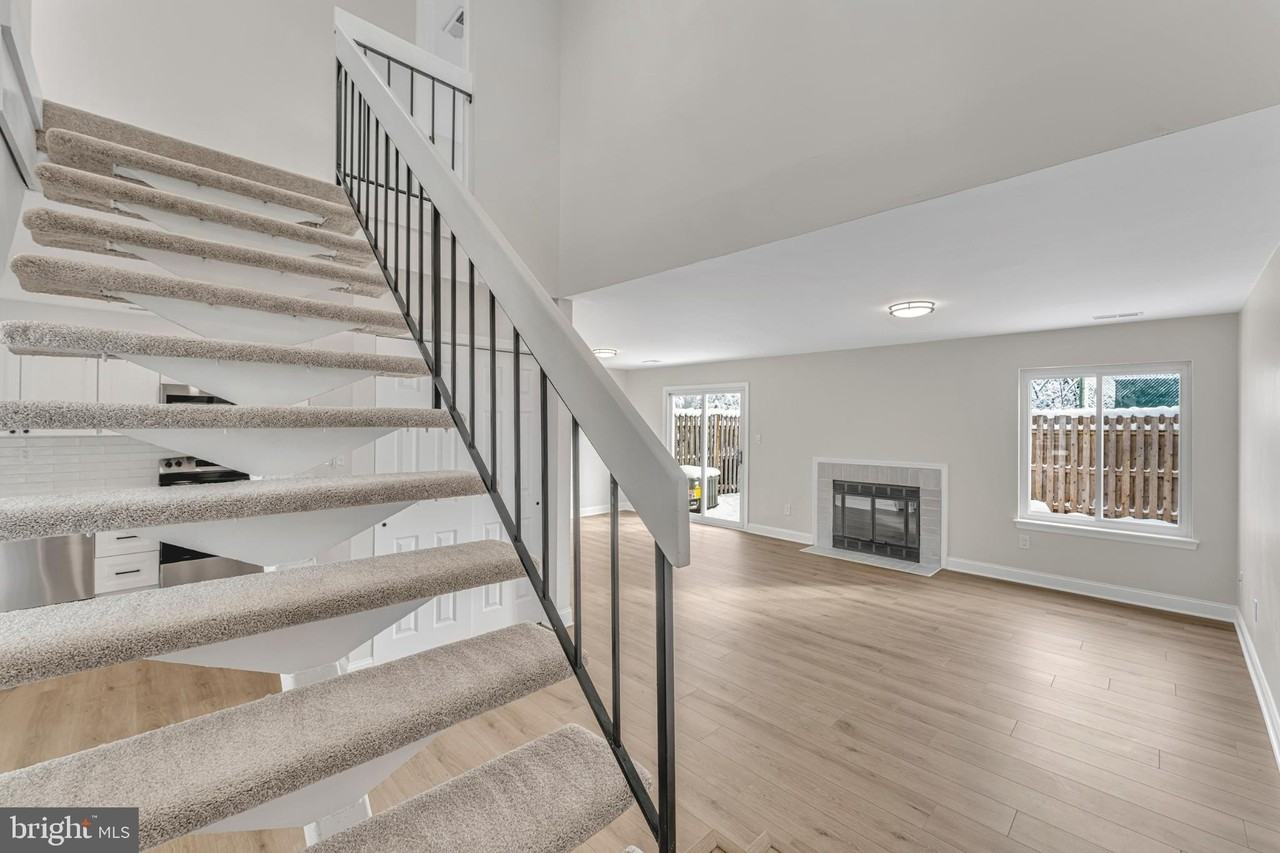 1228 Chanticleer - Photo 7 of 36